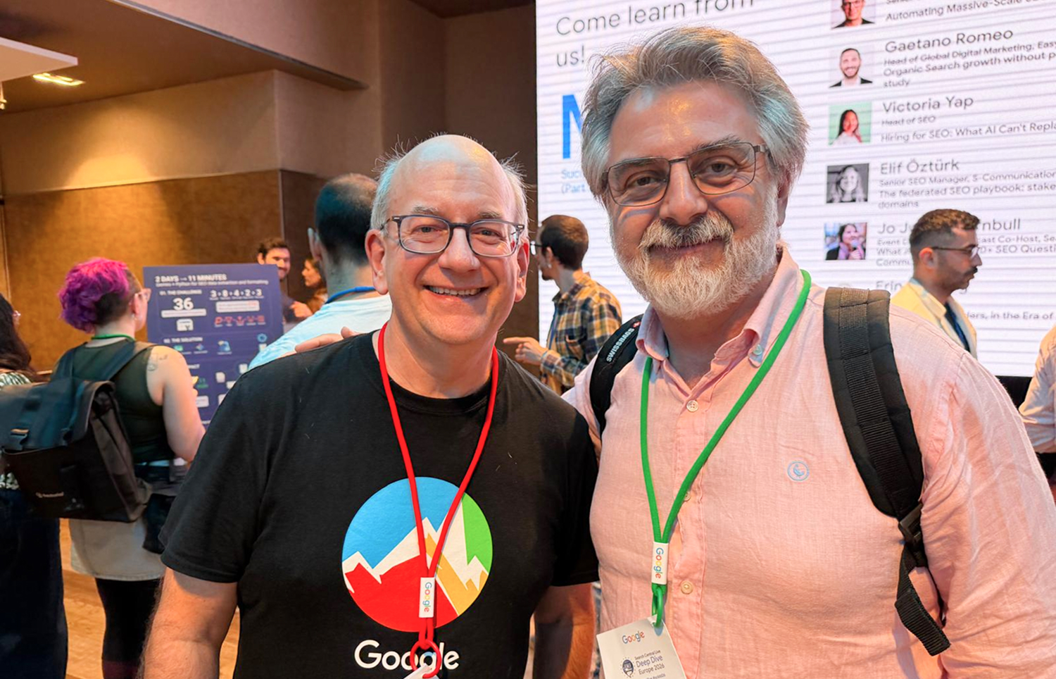 fernando-macia-john-mueller Nuestro director, Fernando Maciá (derecha), con John Mueller (izquierda), coordinador de Search Relations de Google.