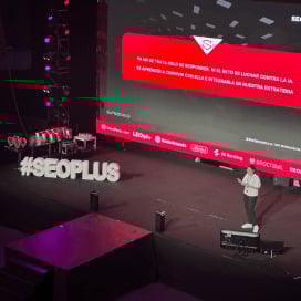 Ponencia de María Navarro en SEOplus